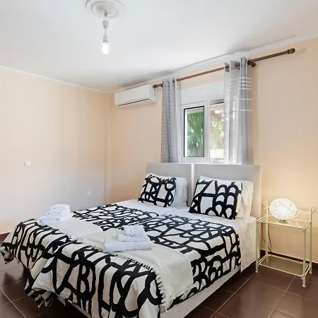 Apartment Decent In Chalcis With Garden *