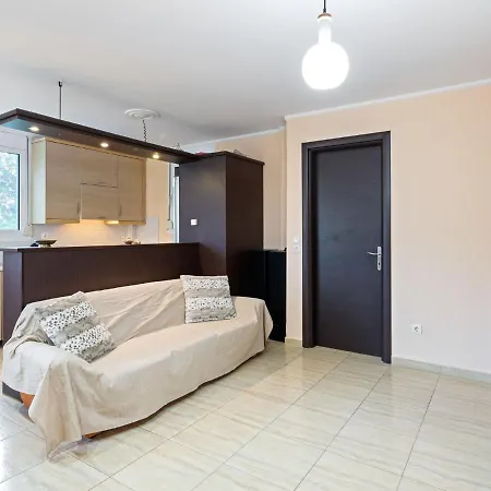 Apartment Decent In Chalcis With Garden *